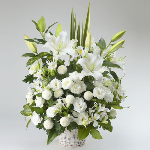 札幌｜葬儀｜フラワーアレンジメント｜シンプルな白上がり供花です。